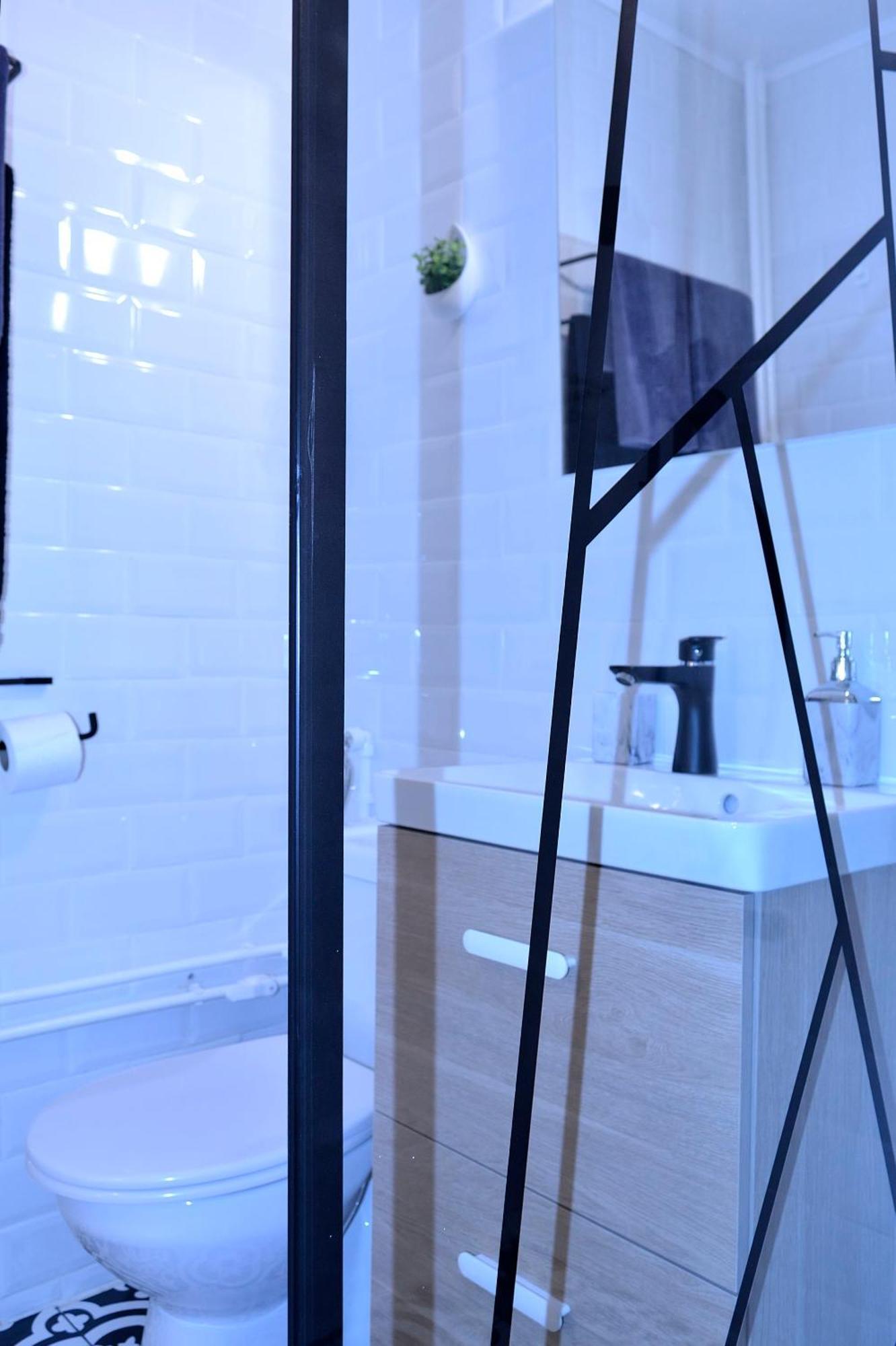 Cozy 2 Rooms Apartment Drumul Taberei Bukares Bagian luar foto